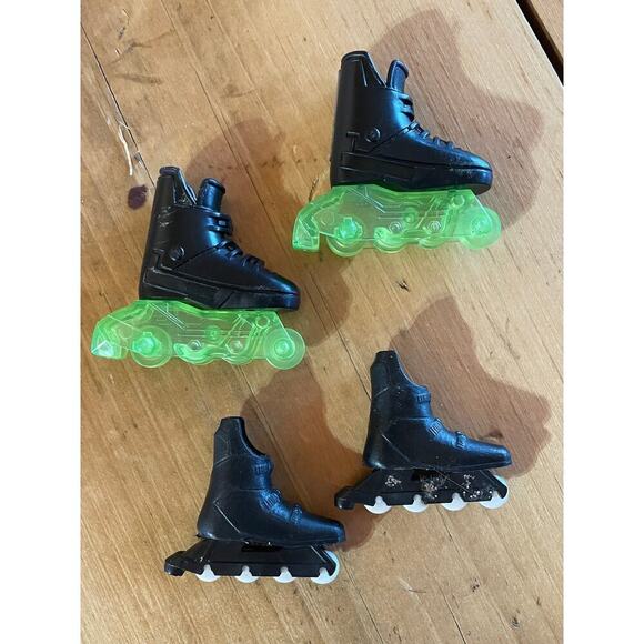 2 Pairs of Vintage Barbie Roller Blades. Black/Neon Green. Black/White. - Picture 2 of 2